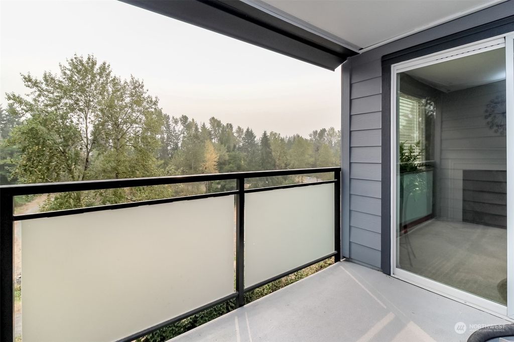 Photo of 2603 NE 4th St St #624, Renton, WA 98056 (MLS # 2204926)