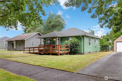 Photo of 463 26th Avenue, Longview, WA 98632 (MLS # 2500151)