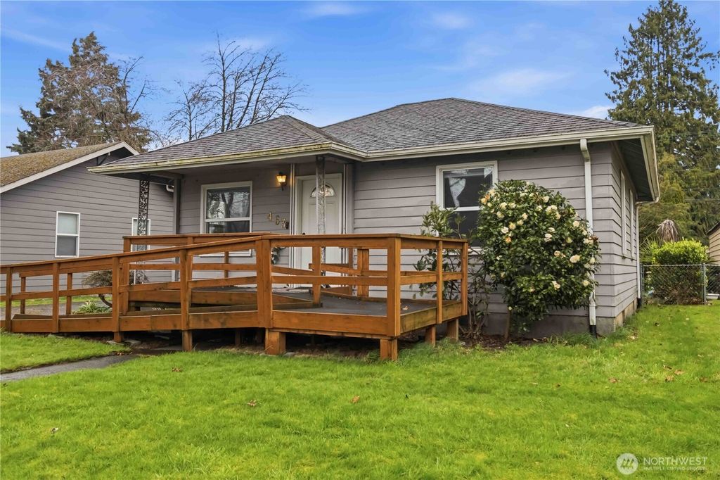 Photo of 463 26th Ave, Longview, WA 98632 (MLS # 2500151)