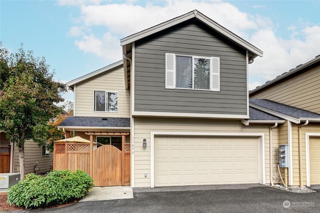 Photo of 1709 157th Street SW #B, Lynnwood, WA 98087 (MLS # 2303728)
