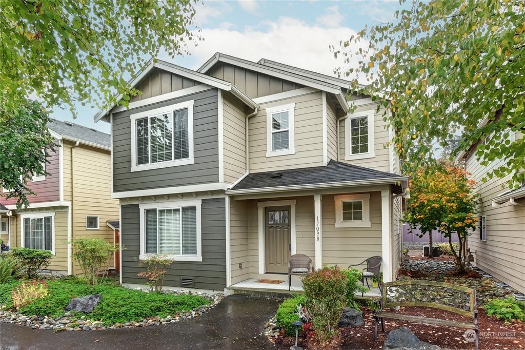 Photo of 1709 157th Street SW #B, Lynnwood, WA 98087 (MLS # 2303728)