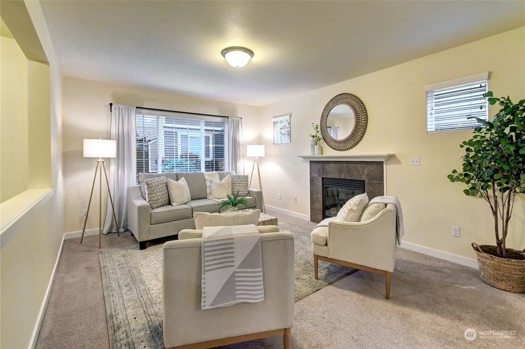 Photo of 1709 157th Street SW #B, Lynnwood, WA 98087 (MLS # 2303728)