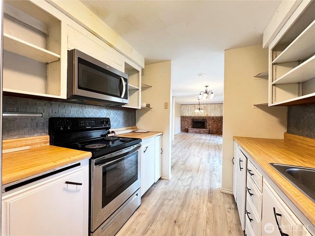 Photo of 1321 Rancho Place, Everett, WA 98204 (MLS # 2586366)