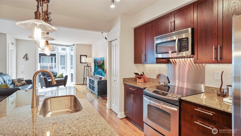 699 John Street 513