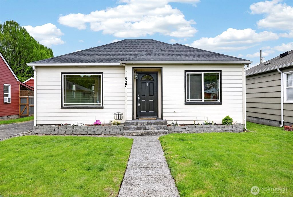 Photo of 507 19th Avenue, Longview, WA 98632 (MLS # 2506668)