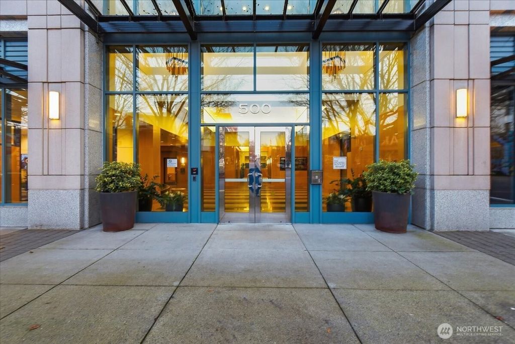 Photo of 500 Broadway Street #503, Vancouver, WA 98660 (MLS # 2482806)