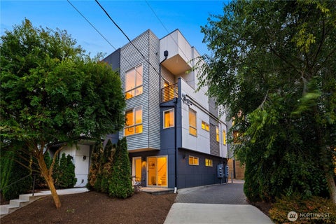 Photo of 3817 Gilman Avenue W, Seattle, WA 98199 (MLS # 2594601)