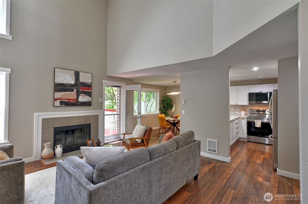 Photo of 3030 128th Avenue SE #6, Bellevue, WA 98005 (MLS # 2390899)