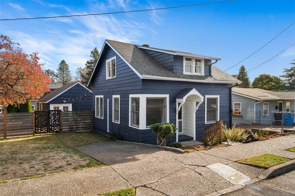 924 NE 2ND AVE, CAMAS, WA 98607 - Image ec2b2091fe5c52e2b3ff112b595ce6a9/1846157455