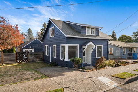 Photo of 924 NE 2nd Avenue, Camas, WA 98607 (MLS # 2597349)