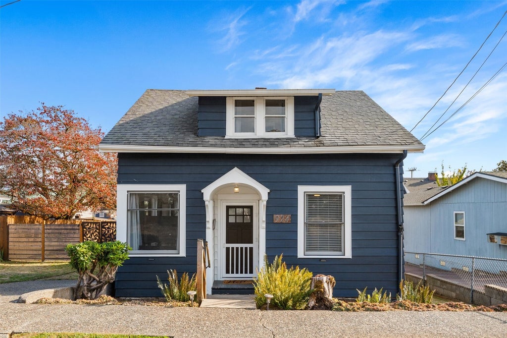 Photo of 924 NE 2nd Avenue, Camas, WA 98607 (MLS # 2597349)