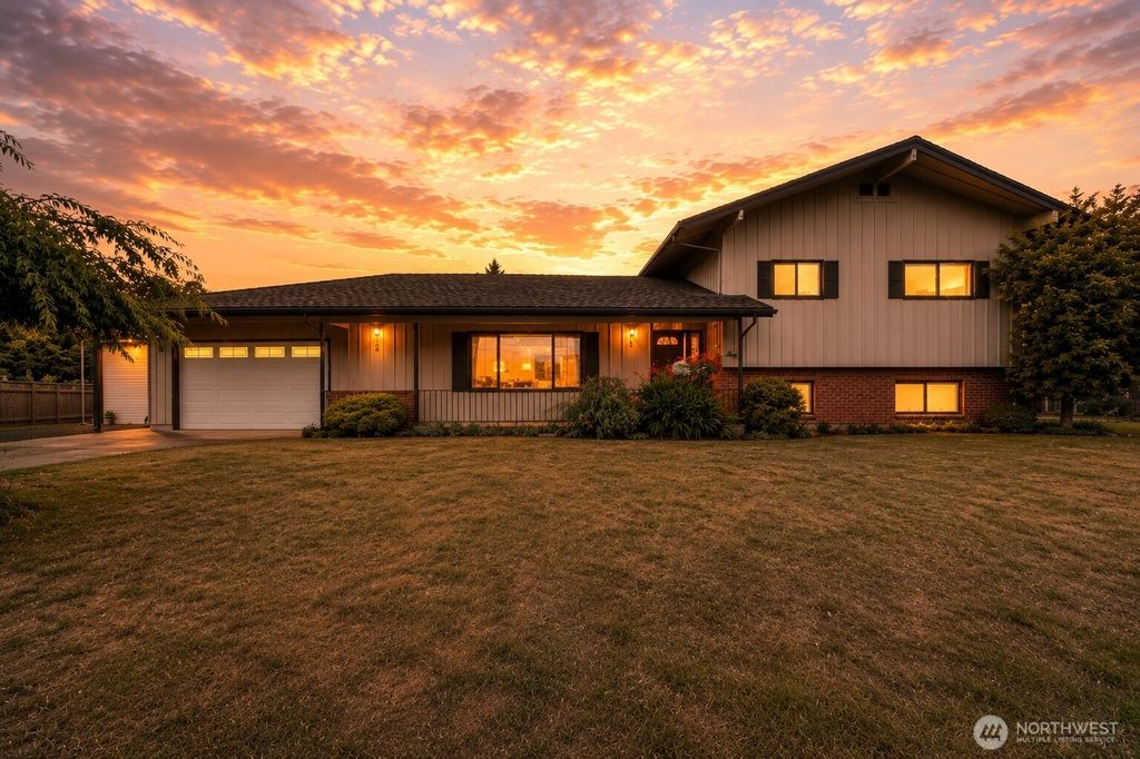 Photo of 2 Tweed Place, Cosmopolis, WA 98537 (MLS # 2557101)