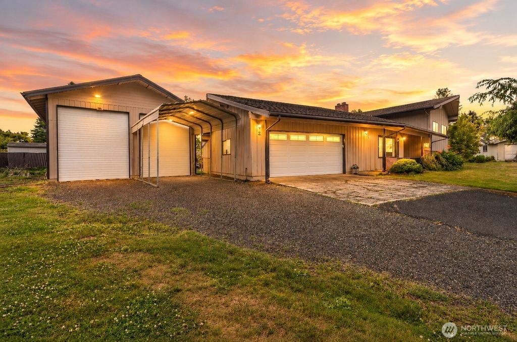 Photo of 2 Tweed Place, Cosmopolis, WA 98537 (MLS # 2557101)