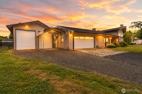 Photo of 2 Tweed Place, Cosmopolis, WA 98537 (MLS # 2557101)