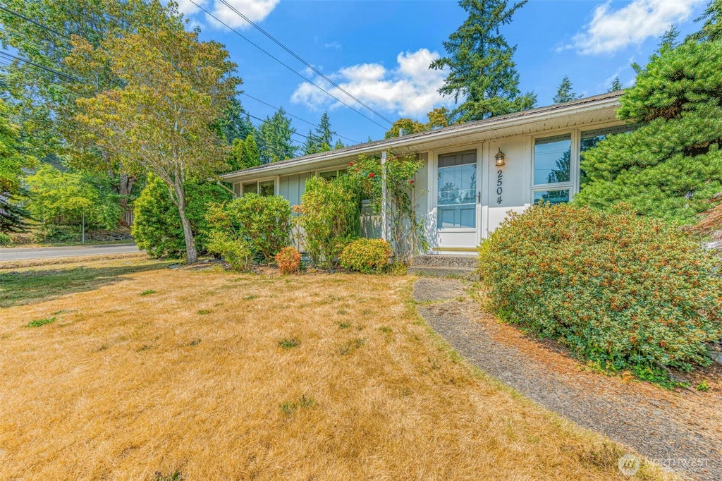 Photo of 2504 NE 147th Street, Shoreline, WA 98155 (MLS # 2558823)