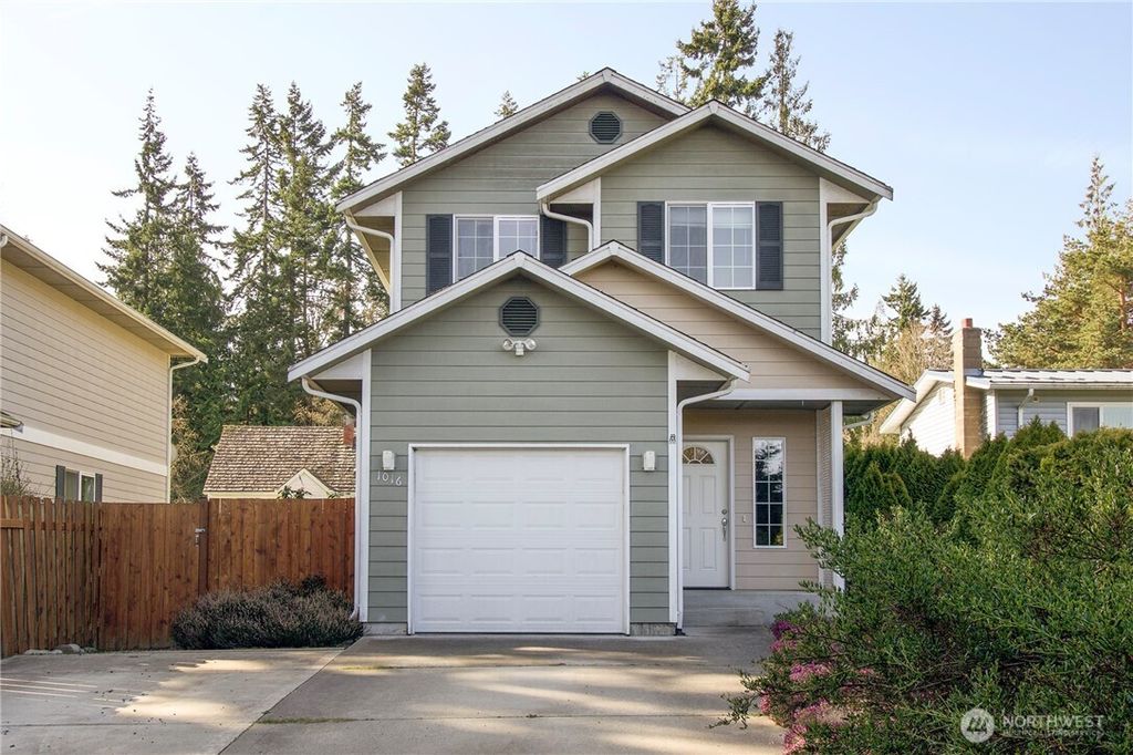 Photo of 1016 Campbell Avenue, Port Angeles, WA 98362 (MLS # 2544178)