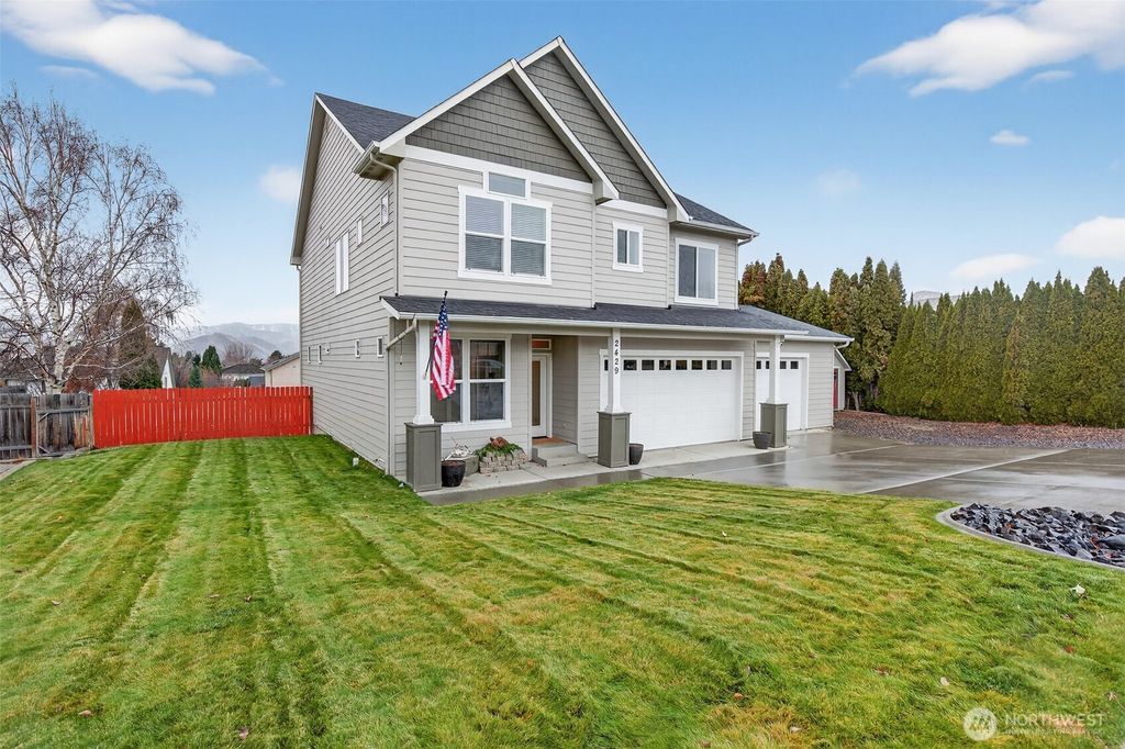 Photo of 2429 Highland View Drive, East Wenatchee, WA 98802 (MLS # 2459544)