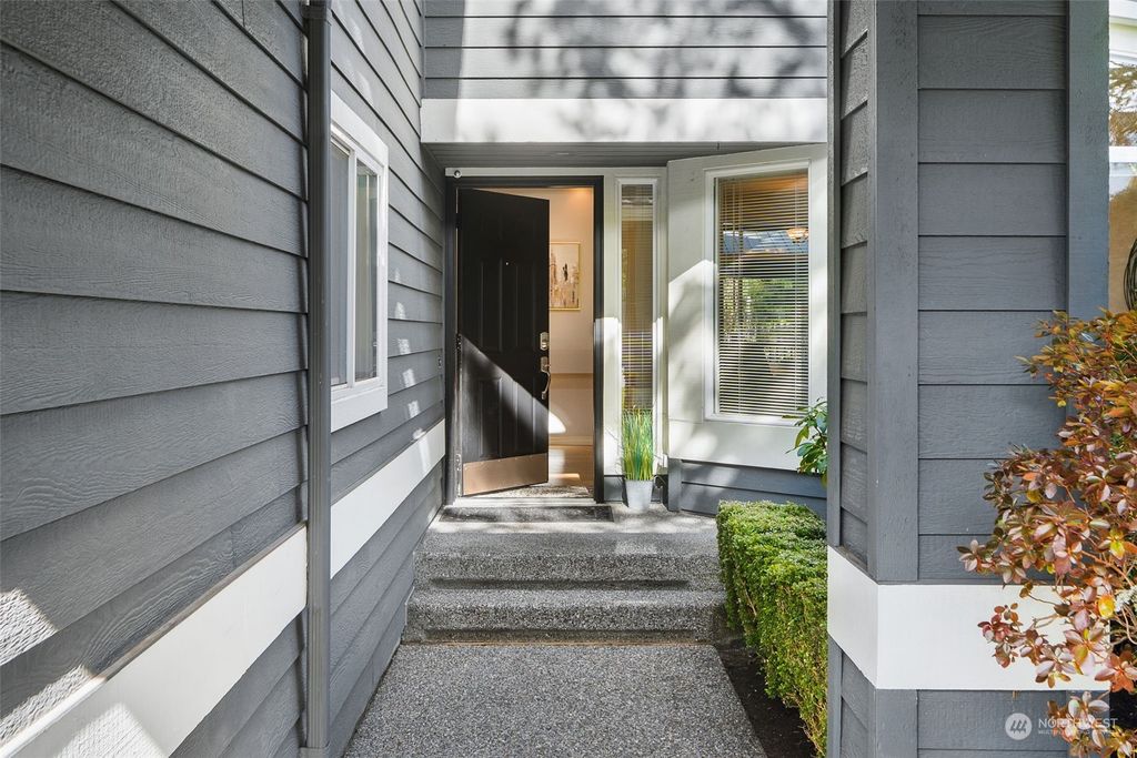 Photo of 25014 SE 40th Drive, Sammamish, WA 98029 (MLS # 2040090)