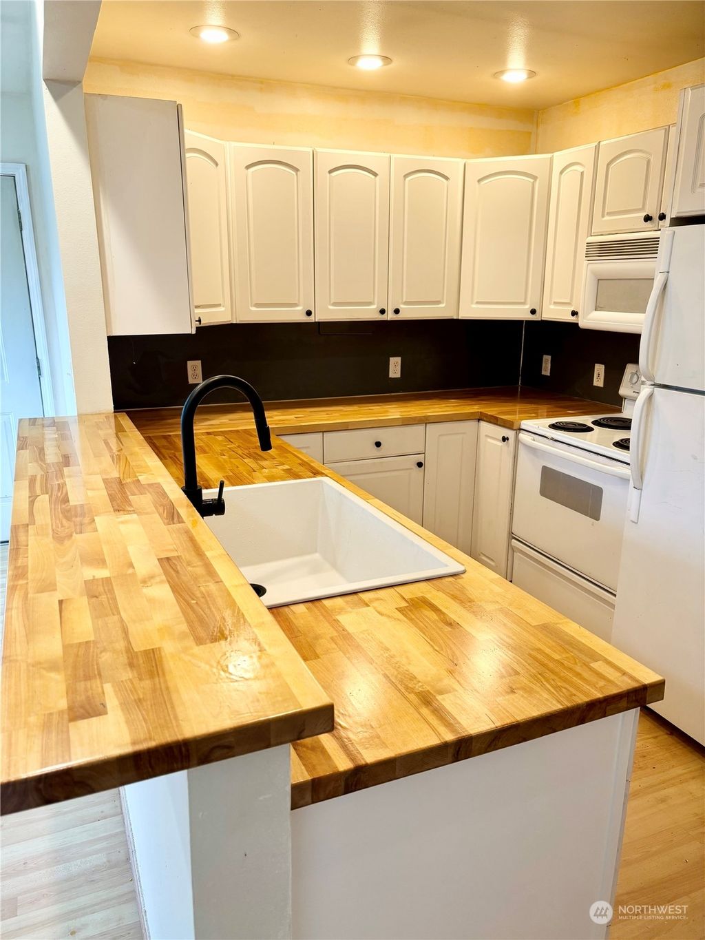 listing image 9363367542306061698