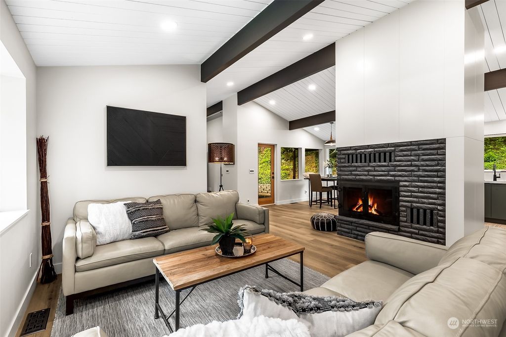 Photo of 20231 37th Avenue NE, Lake Forest Park, WA 98155 (MLS # 2065015)