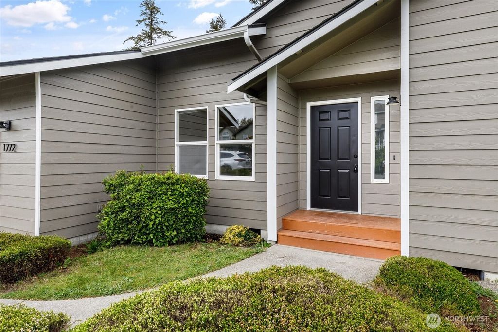 Photo of 1772 SW 16th Avenue, Oak Harbor, WA 98277 (MLS # 2519835)
