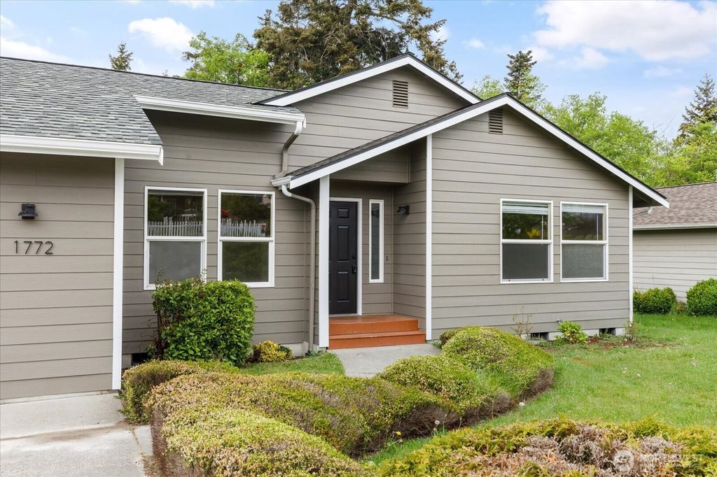 Photo of 1772 SW 16th Avenue, Oak Harbor, WA 98277 (MLS # 2519835)