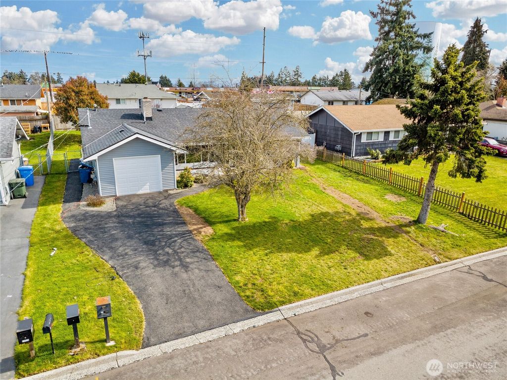 Photo of 24532 35th Place S, Kent, WA 98032 (MLS # 2491104)