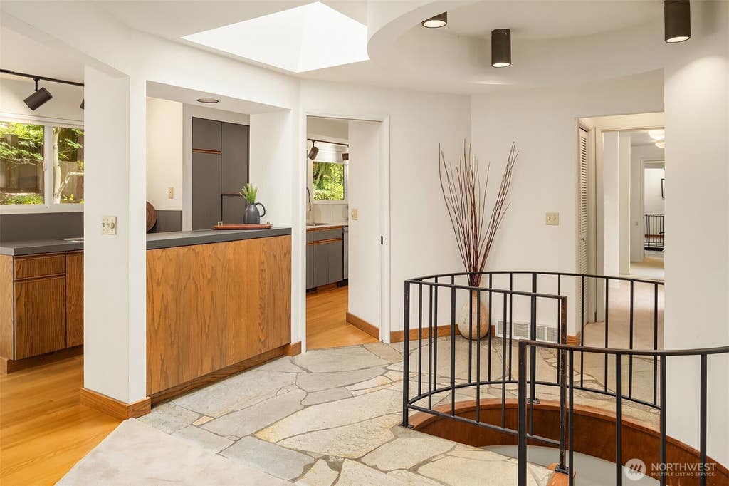 Photo of 4255 135th Place SE, Bellevue, WA 98006 (MLS # 2543991)