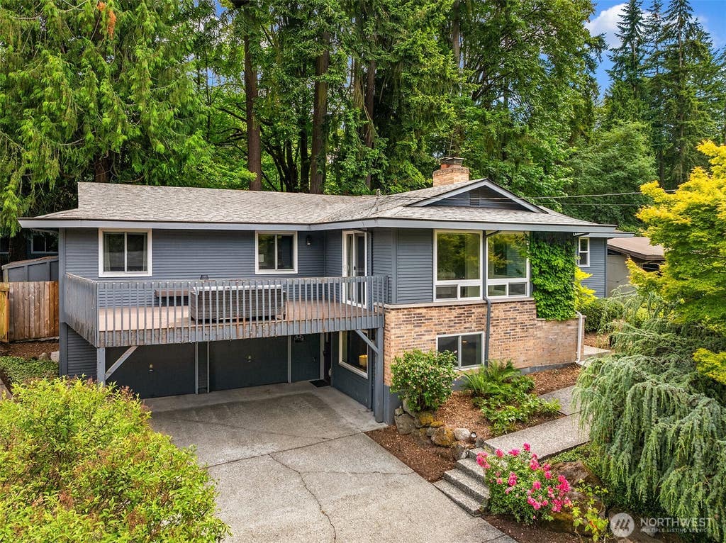 Photo of 4255 135th Place SE, Bellevue, WA 98006 (MLS # 2543991)