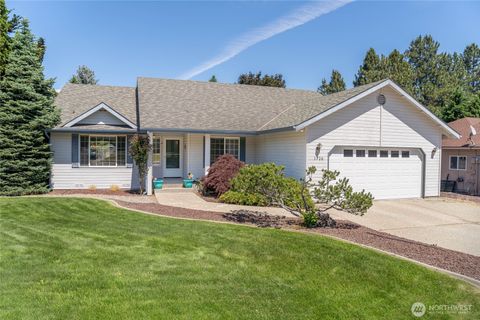 Photo of 1720 Rainier Street, Wenatchee, WA 98801 (MLS # 2528386)