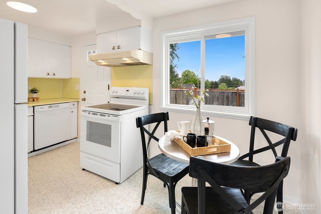 Photo of 6257 28th Avenue NE, Seattle, WA 98115 (MLS # 2522915)