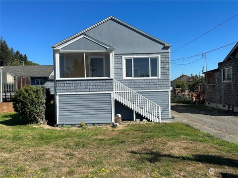 A home in Hoquiam