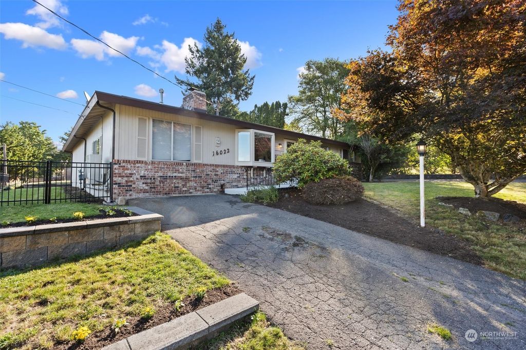 Photo of 16022 81st Place NE, Kenmore, WA 98028 (MLS # 2159304)