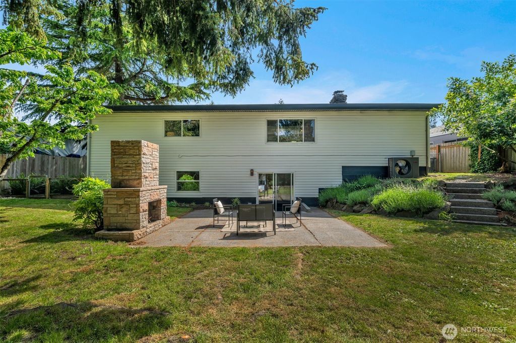 Photo of 11633 18th Avenue SW, Burien, WA 98146 (MLS # 2528701)