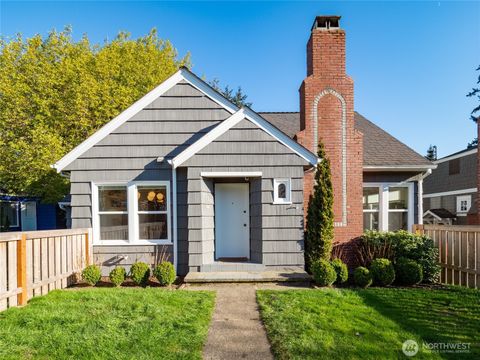 Photo of 9716 Dayton Avenue N, Seattle, WA 98103 (MLS # 2470071)