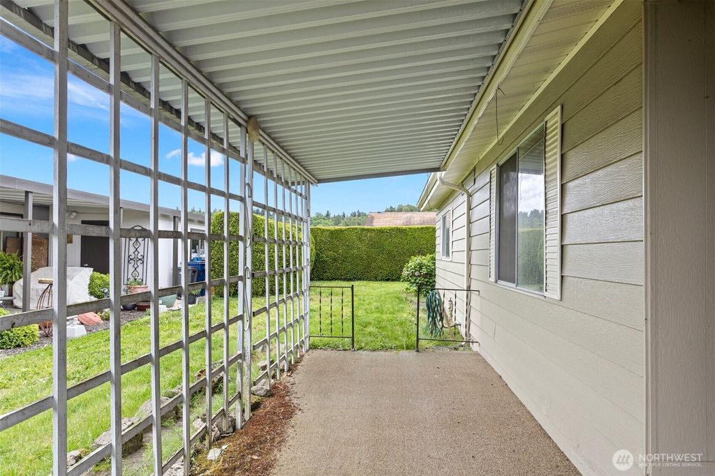 Photo of 1402 22nd ST NE St #406, Auburn, WA 98002 (MLS # 2373590)