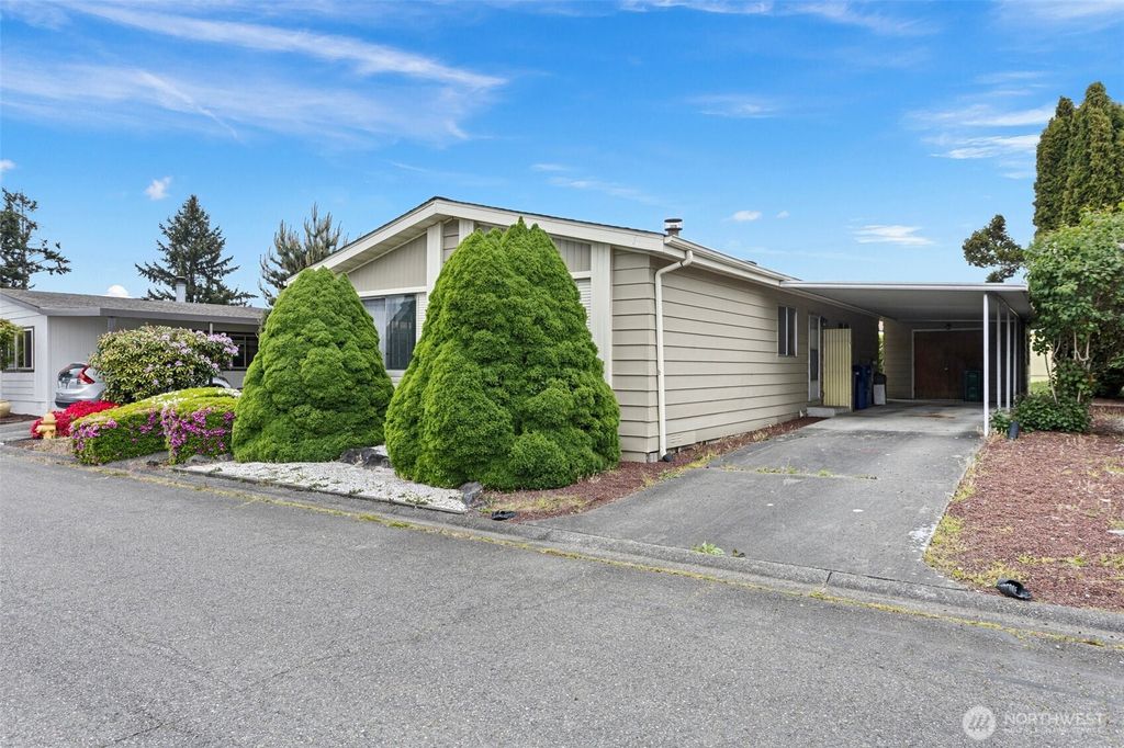 Photo of 1402 22nd ST NE St #406, Auburn, WA 98002 (MLS # 2373590)