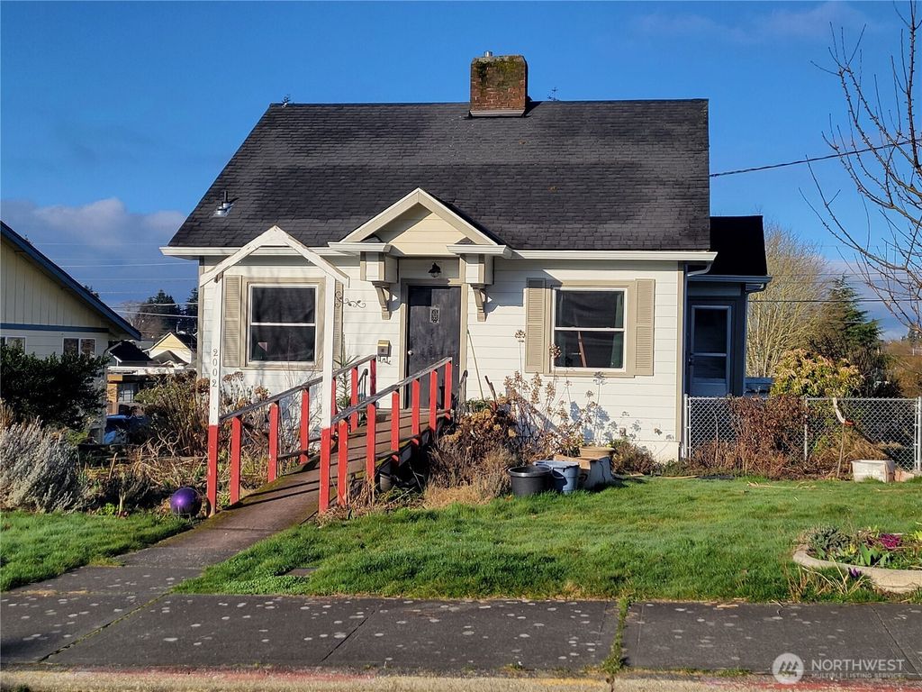 Photo of 2002 State Street, Everett, WA 98201 (MLS # 2342897)