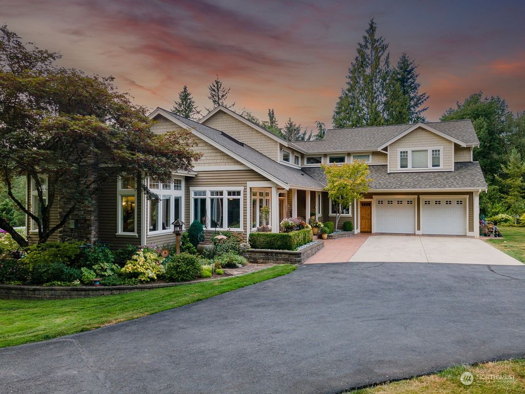 Photo of 11840 194th Avenue NE, Redmond, WA 98053 (MLS # 2203141)