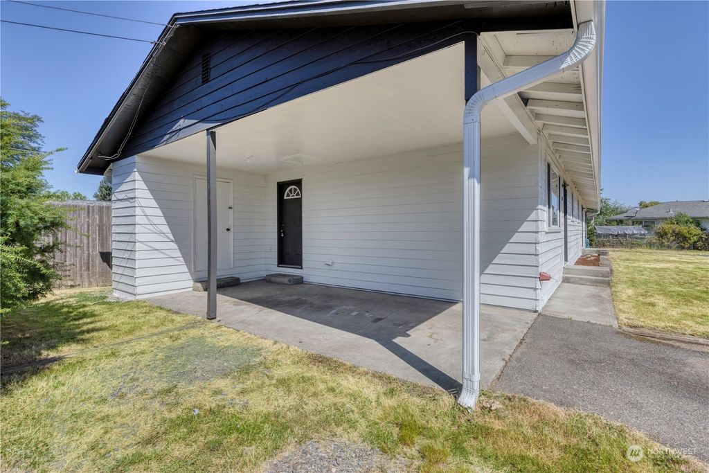 Photo of 507 &amp;509 2nd Avenue SE, Pacific, WA 98047 (MLS # 2270082)