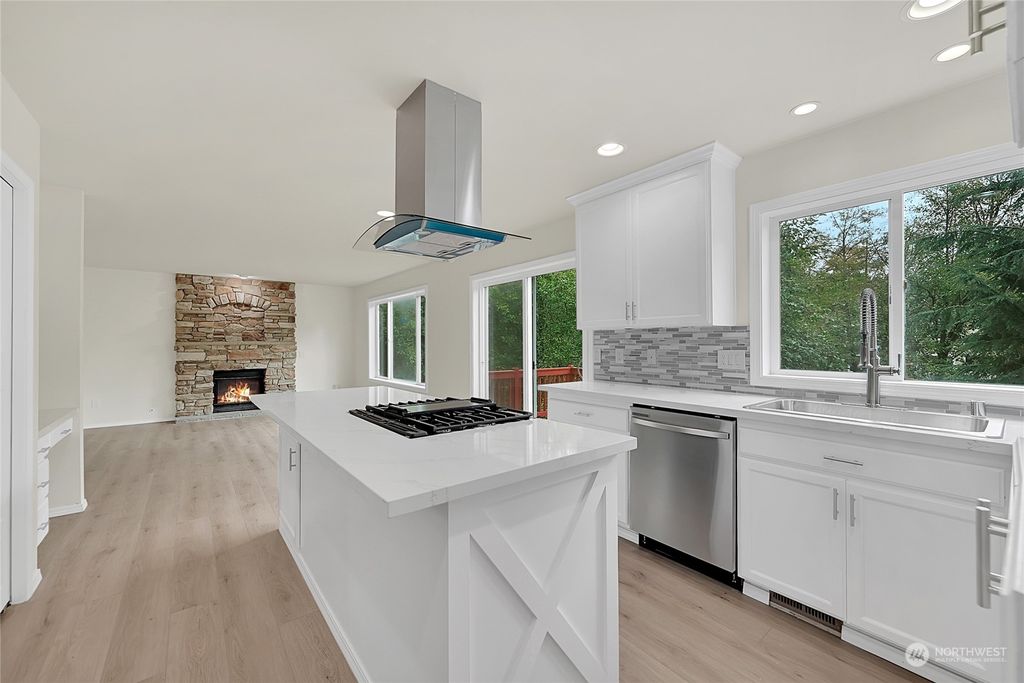 Photo of 1710 144th Place SW, Lynnwood, WA 98087 (MLS # 2171084)