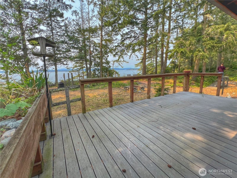 1129 Lopez Road