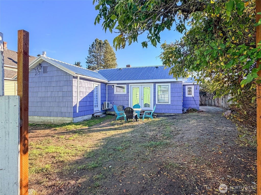 Photo of 618 Cherry ST, Port Townsend, WA 98368 (MLS # 2592494)
