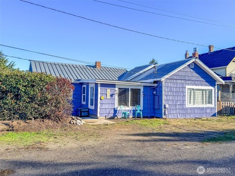Photo of 618 Cherry ST, Port Townsend, WA 98368 (MLS # 2592494)