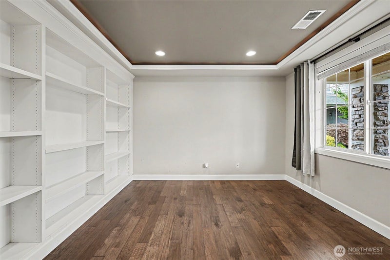 11402 175th Street E