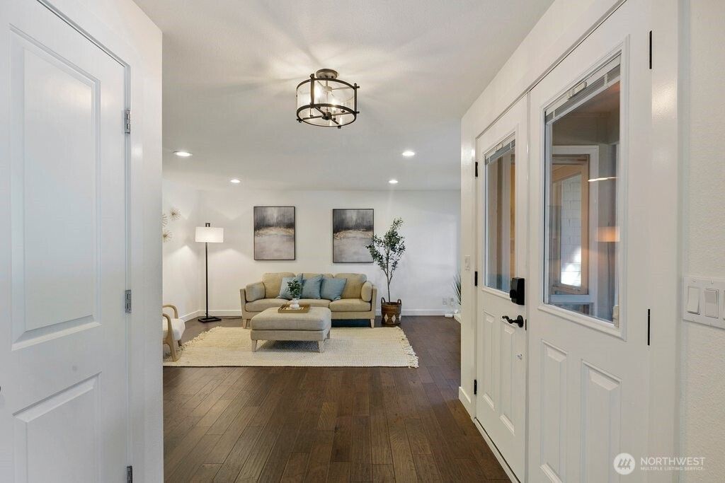 Photo of 16404 NE 110th Street, Redmond, WA 98052 (MLS # 2506106)