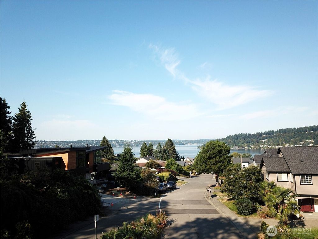 Photo of 1403 N 38th Street, Renton, WA 98056 (MLS # 2422370)