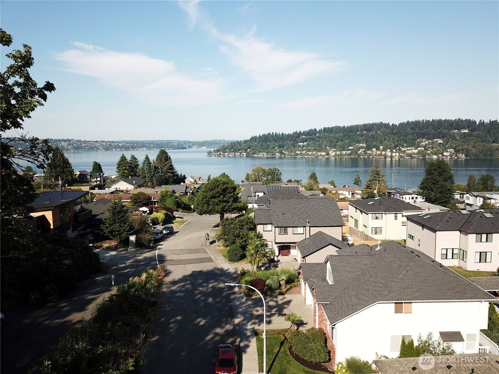 Photo of 1403 N 38th Street, Renton, WA 98056 (MLS # 2422370)
