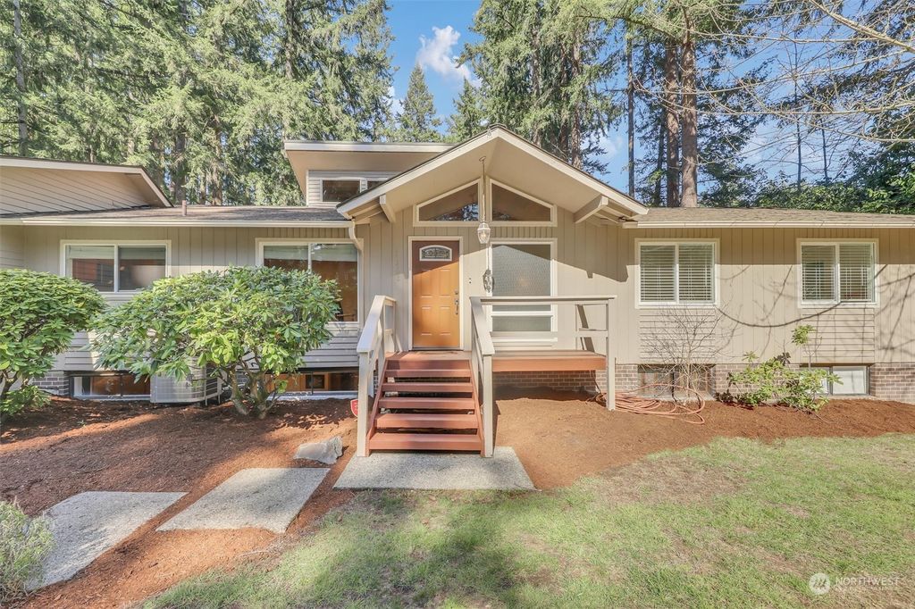 Photo of 21708 SE 16th Place, Sammamish, WA 98075 (MLS # 2212083)