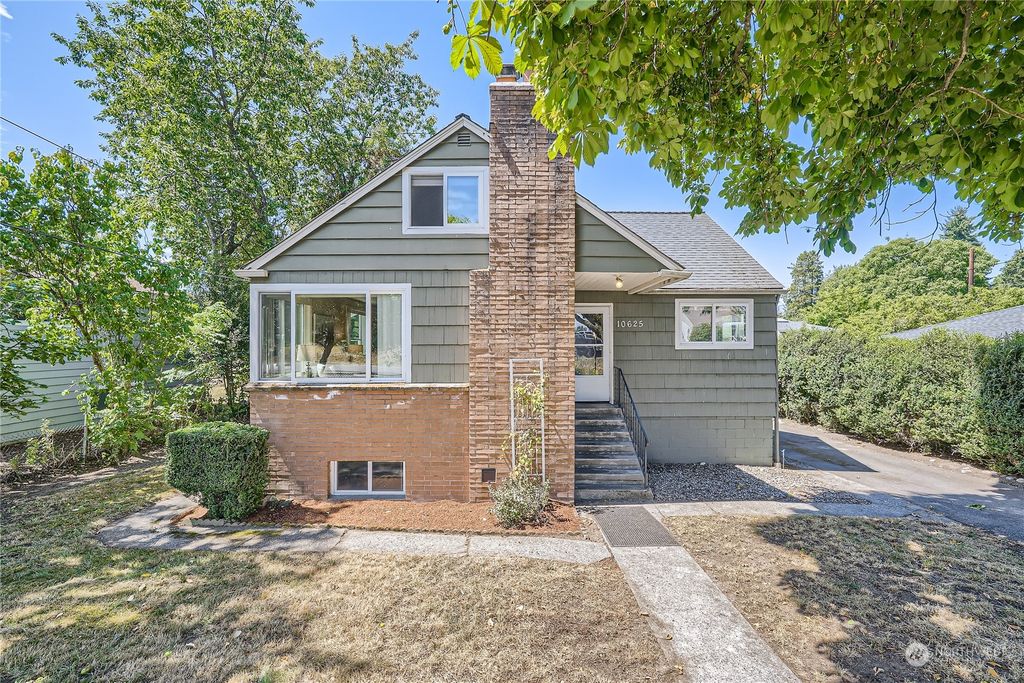 Photo of 10625 17th Avenue SW, Seattle, WA 98146 (MLS # 2143237)